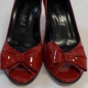 Coup D'état Red Patent Leather Heels with Bows    Size 6.5